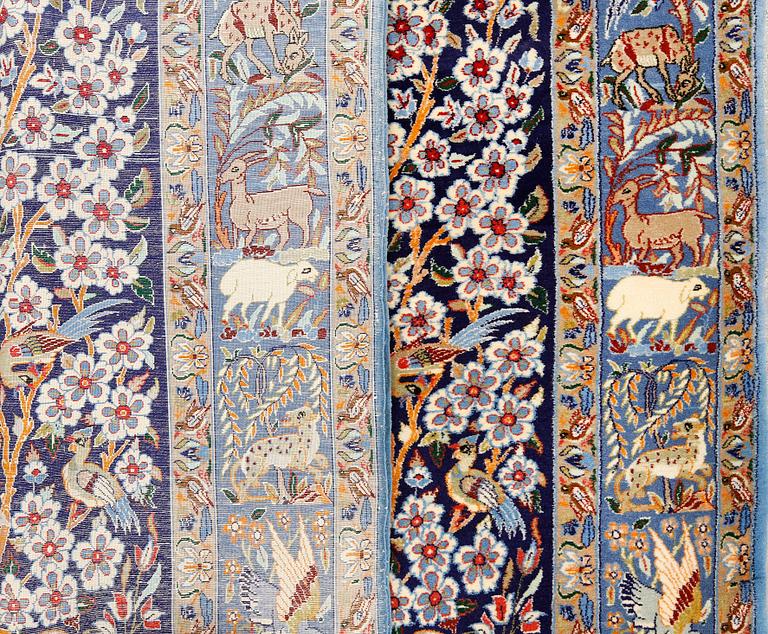 A part silk Esfahan rug, 170 x 108 cm.