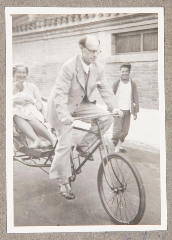 MÅLNING av XU BEIHONG (1895-1953). Hästar, signerad samt daterad med sigill.
