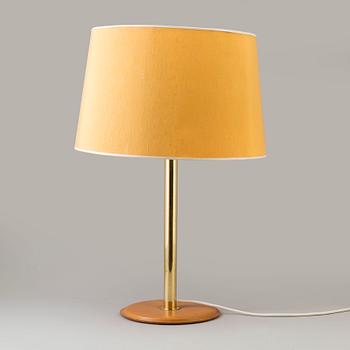 ATELJE LYKTAN, bordslampa, i mässing med läderklädd fot 1980-tal.