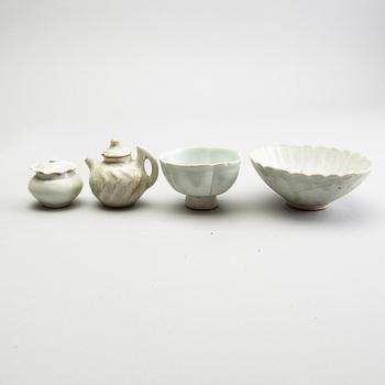 Two bowls, a pot with cover and a jar with cover, presumably Song dynasty (960-1279).