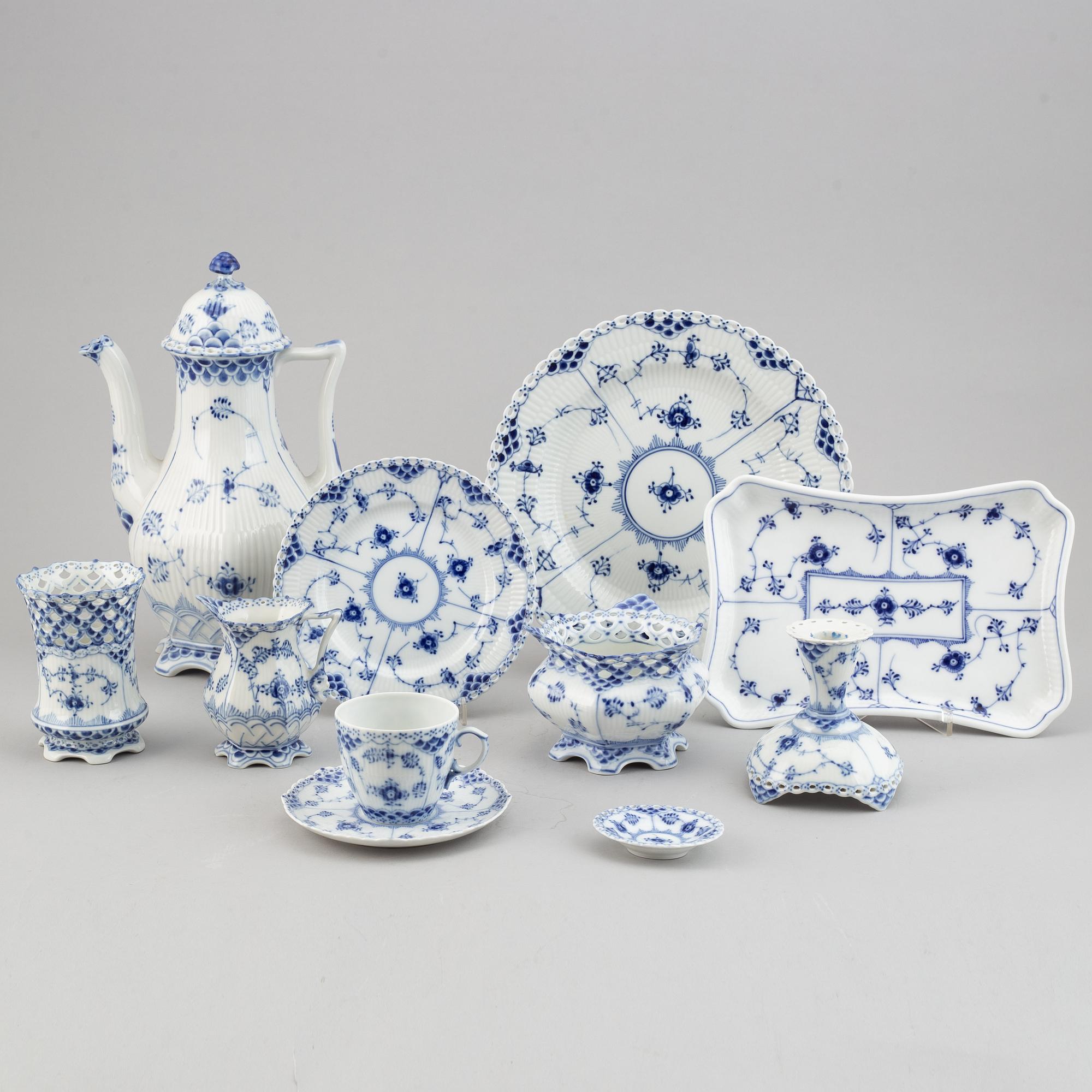 A whole- and half lace porcelain coffee service, 34 pcs "Musselmalet" from Royal Copenhagen.