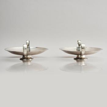 Two sterling silver bowls with handles, Atelier Borgila, designed by Erik Fleming, Stockholm 1930.