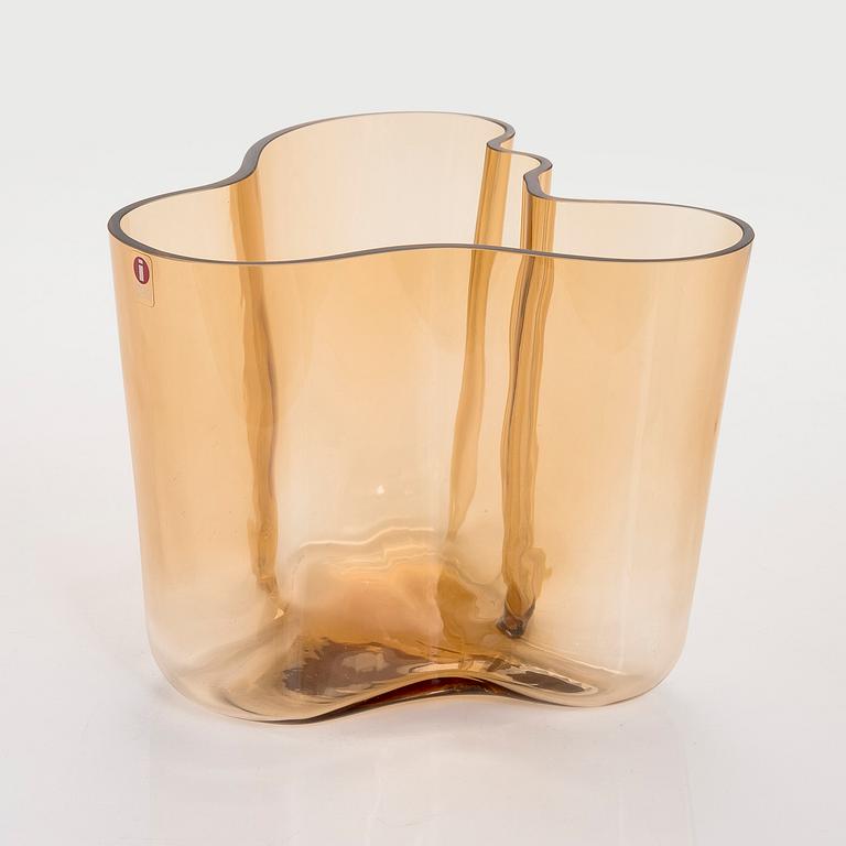 Alvar Aalto, maljakko, 3030, signeerattu Alvar Aalto Iittala 1936-1996.