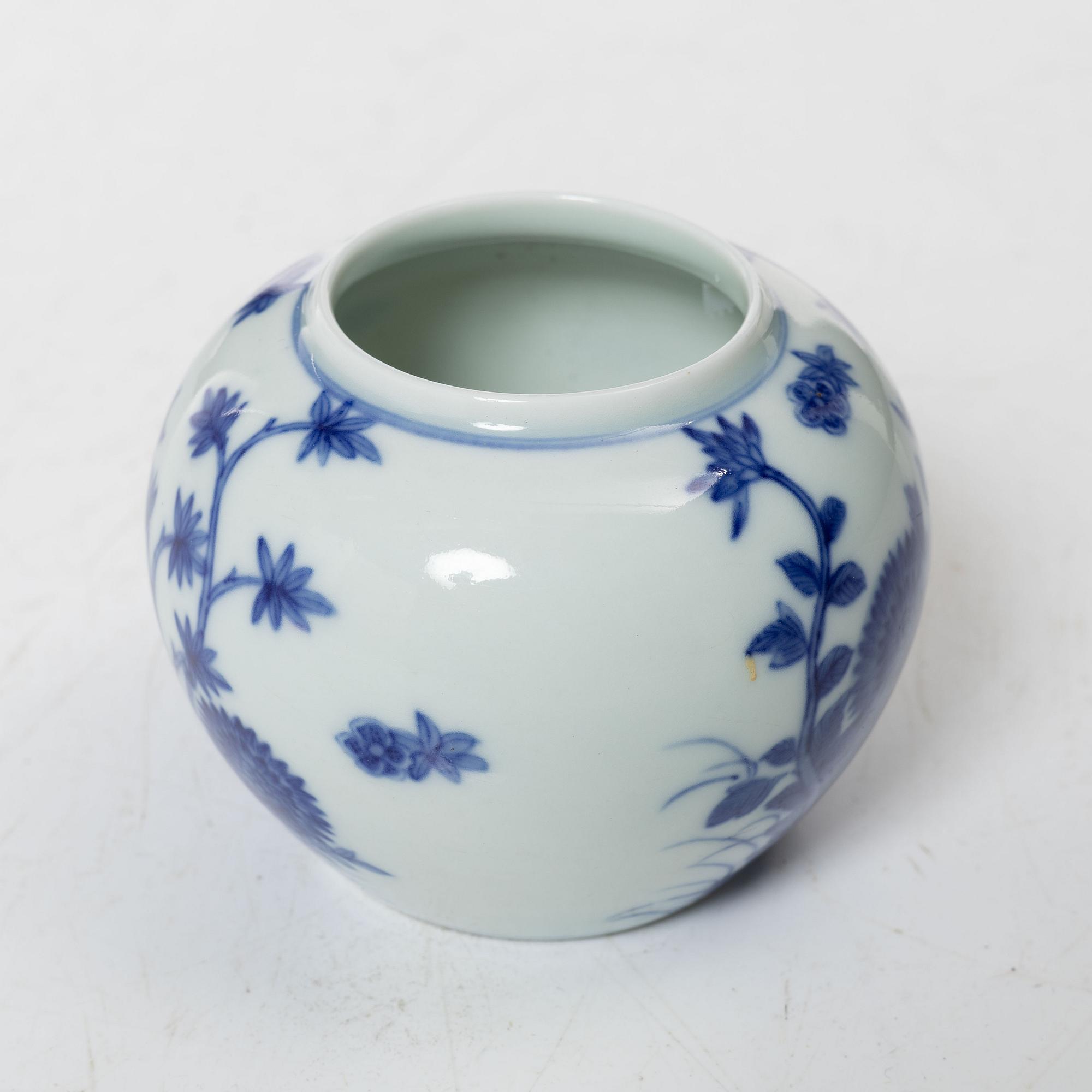 A Chinese blue and white porcelain brush washer, Qing dynasty, 18th century.