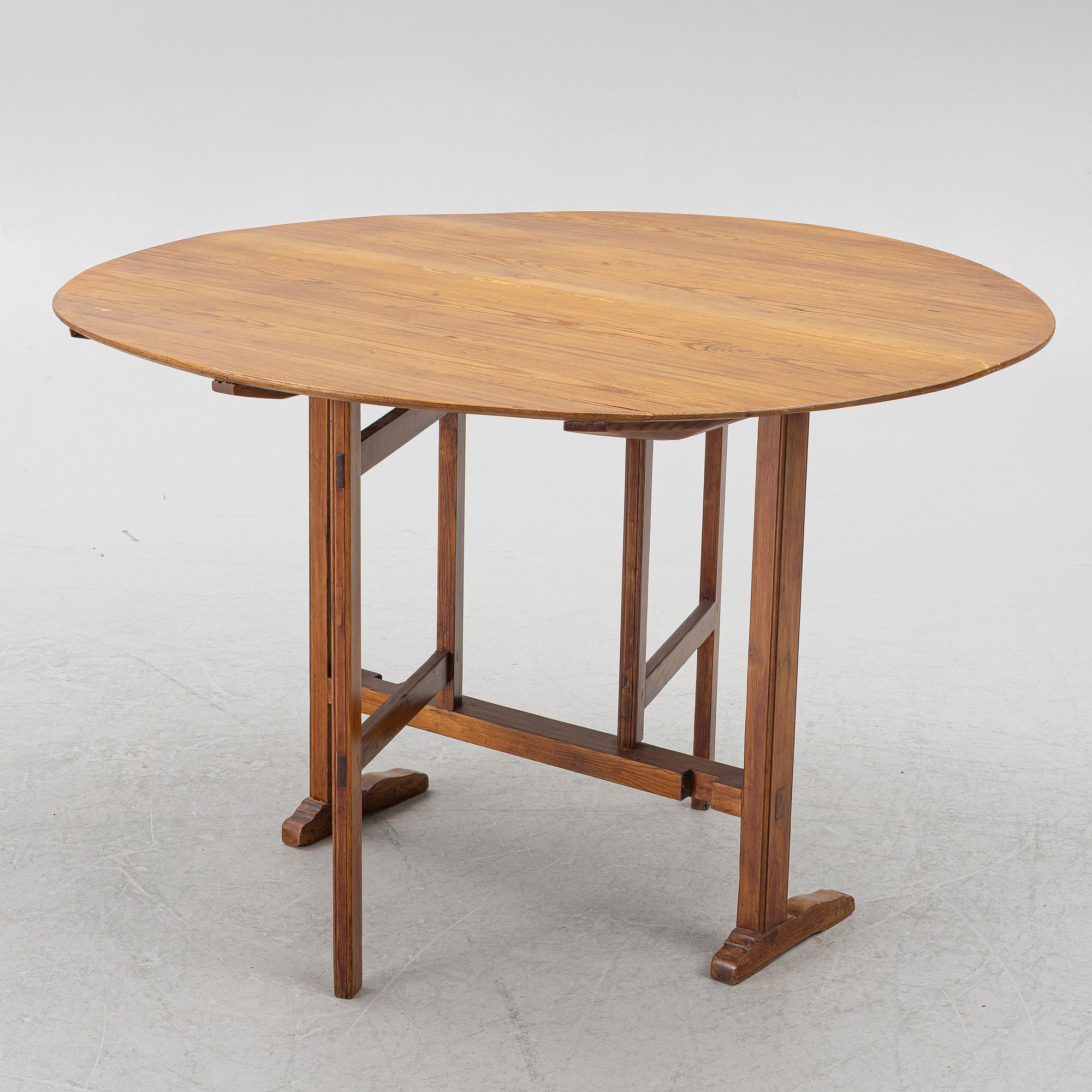 A tilt top table, possibly France, end of the 19th century.