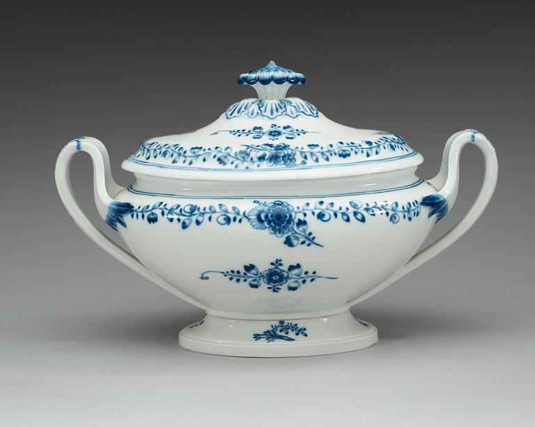 TERRIN med LOCK, porslin. Meissen, omkring 1800.