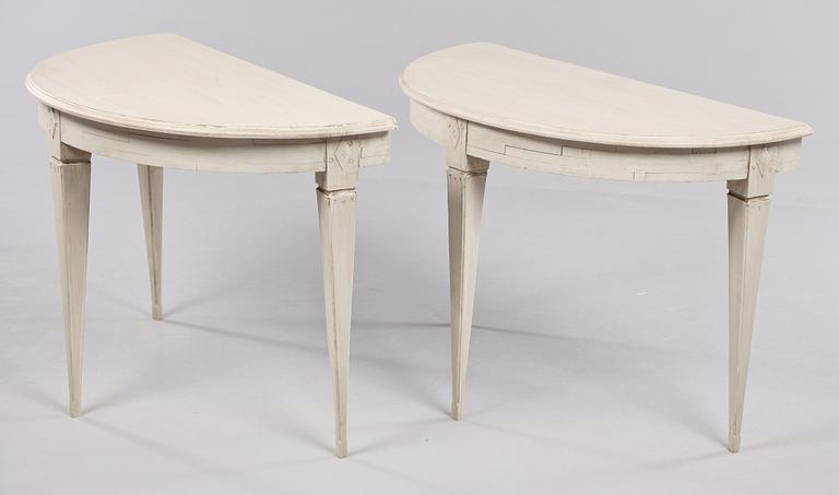 MÅNBORD, ett par, 1800-tal.