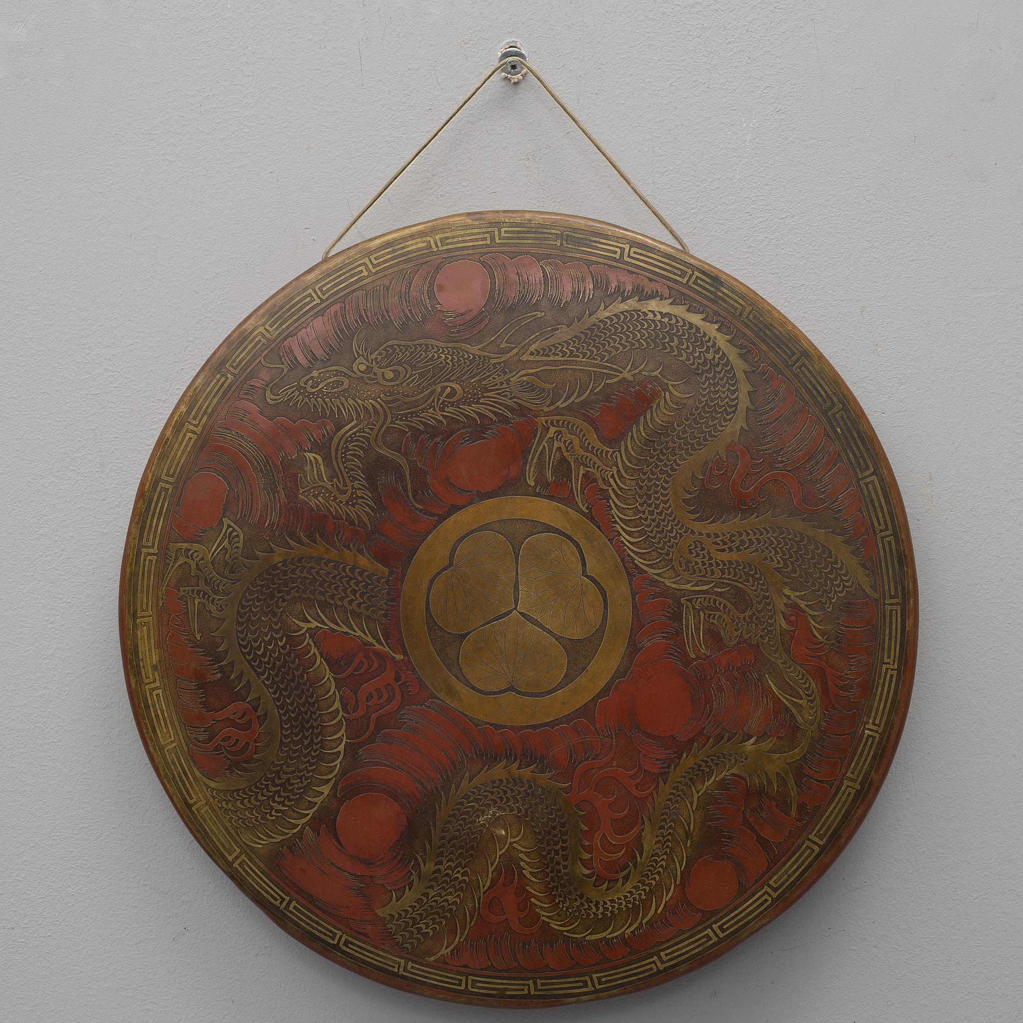 Japanese Gong with crest of Tokugawa Shogunate, 19th/early 20th century.