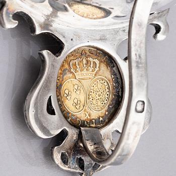 An 18th century French parcel-gilt silver tasse du vin (wine taster).