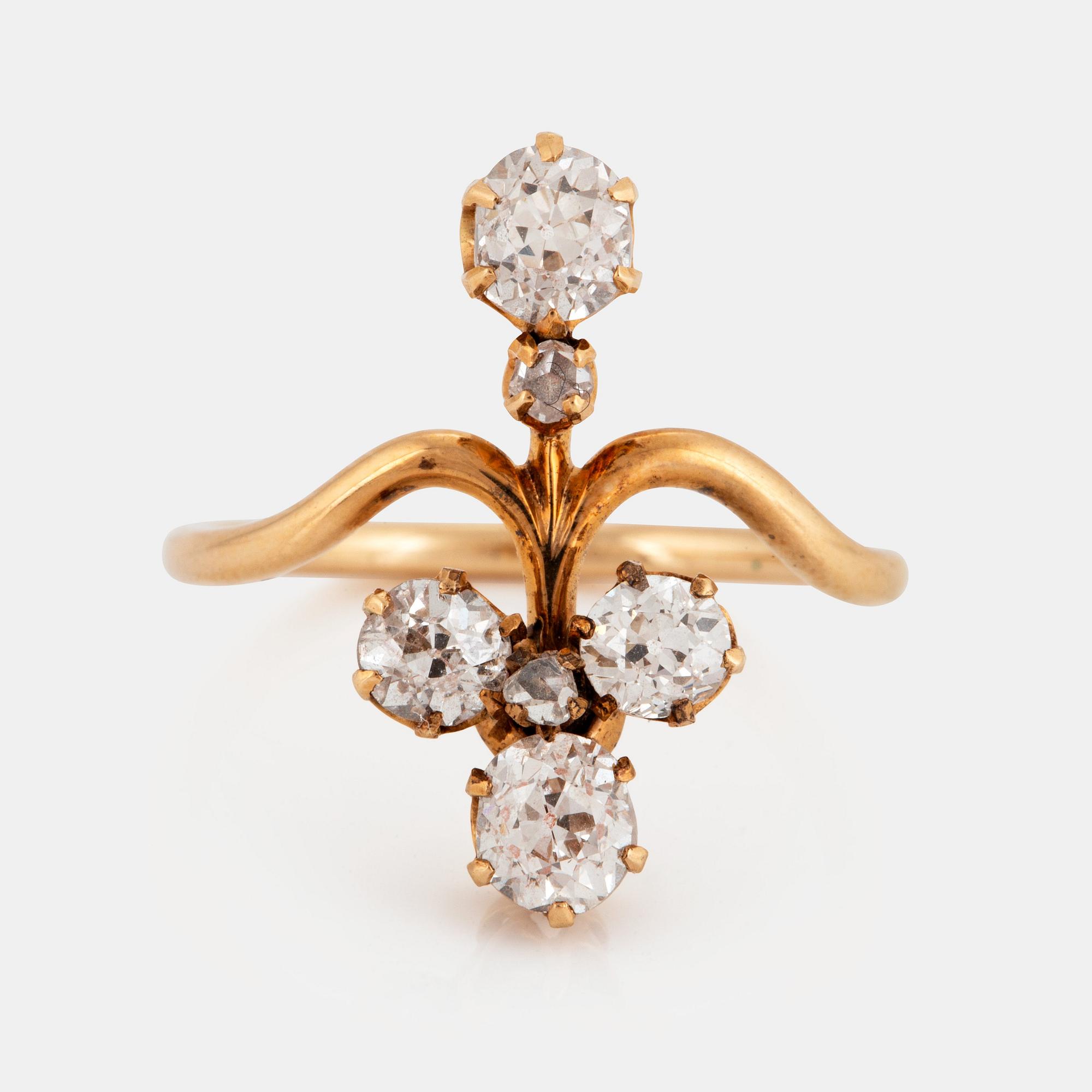 Ring 14K guld med gammal- och rosenslipade diamanter totalvikt ca 0.75 ct.