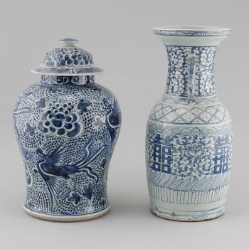 Two chinese porcelain vases from Qing Dynasty, made in the 19th century.