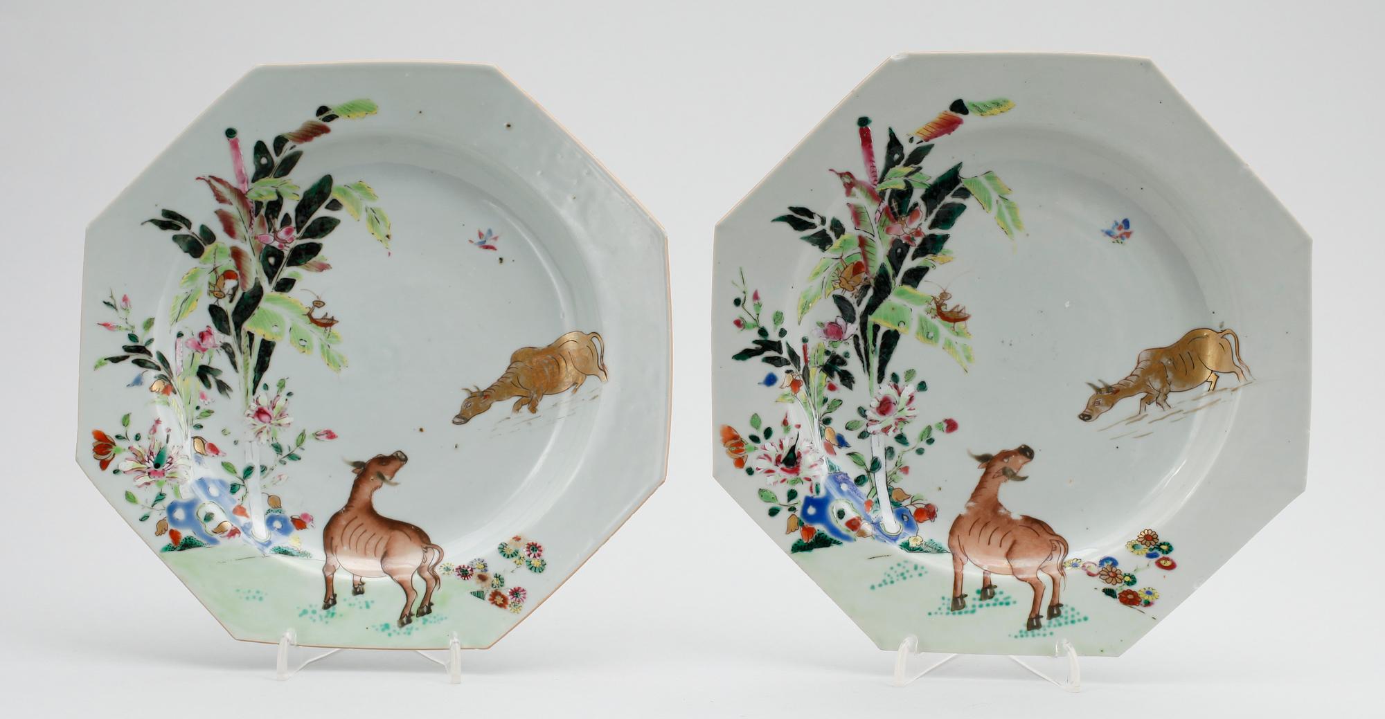 TALLRIKAR, 1 par, porslin, Kina, 1700-tal.