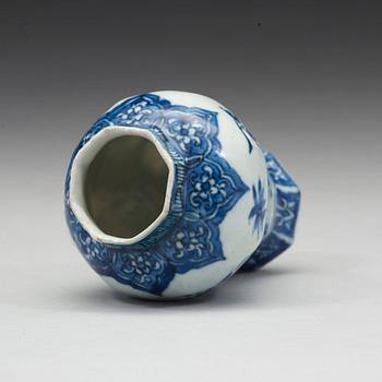 A small blue and white jar, Ming dynasty, 17th Century.