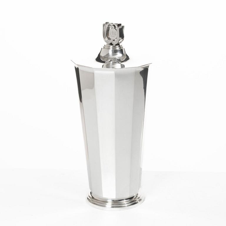 Atelier Borgila, A lidded sterling silver goblet, Stockholm 1951.