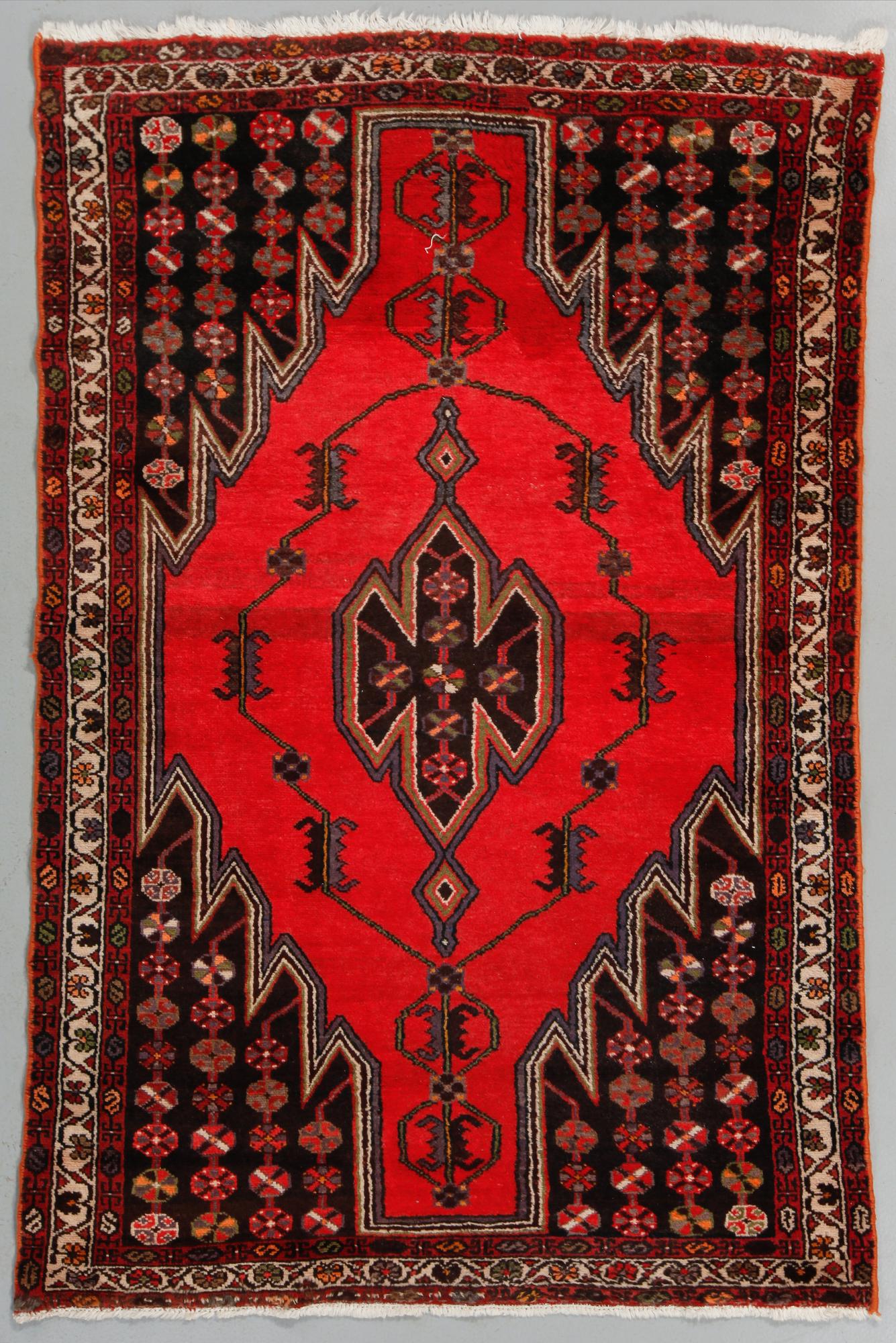 MATTA, orientalisk, 1900-talets senare del, ca 192 x 129 cm.