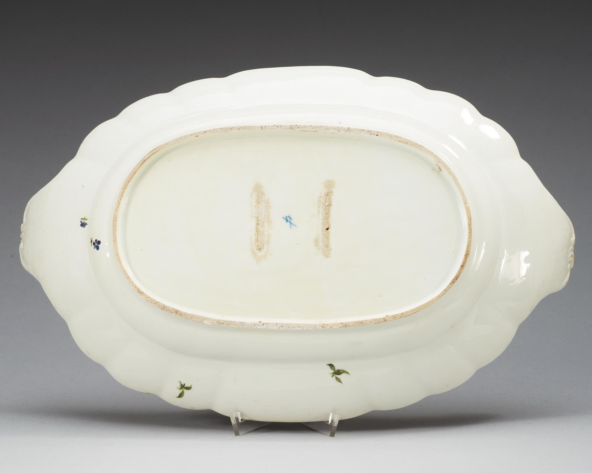 BRICKA/FAT, porslin. Meissen, 1700-tal.