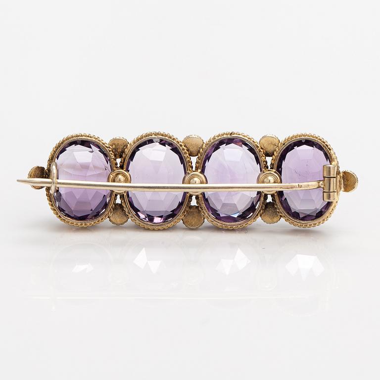 A necklace, bracelet and two brooches in gilded silver and with amethysts and pearls.