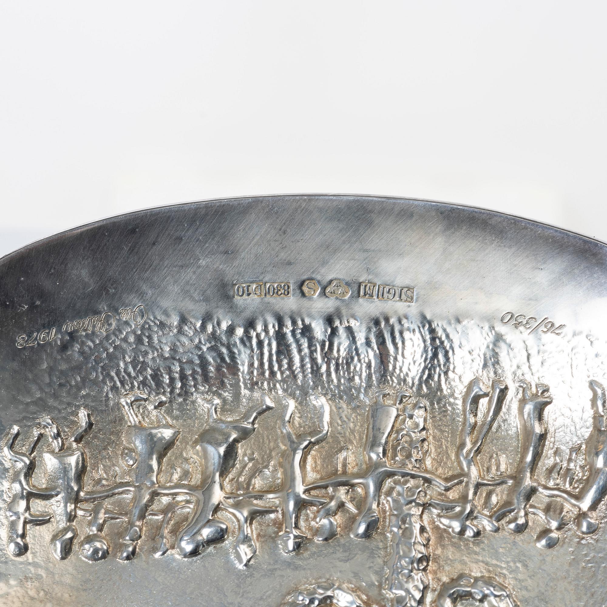 Olle Ohlsson, A silver dish, signed 1978 and numbered 76/350, Silvergillet AB, Malmö 1978.