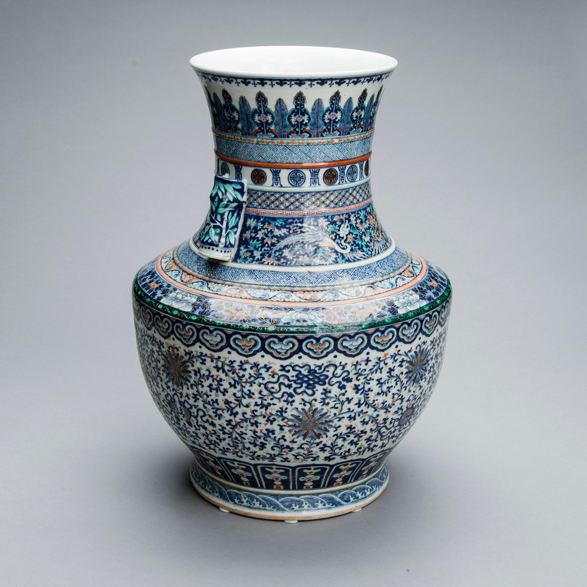 KIINALAINEN UURNA, posliinia. Guangxu 1875-1908.