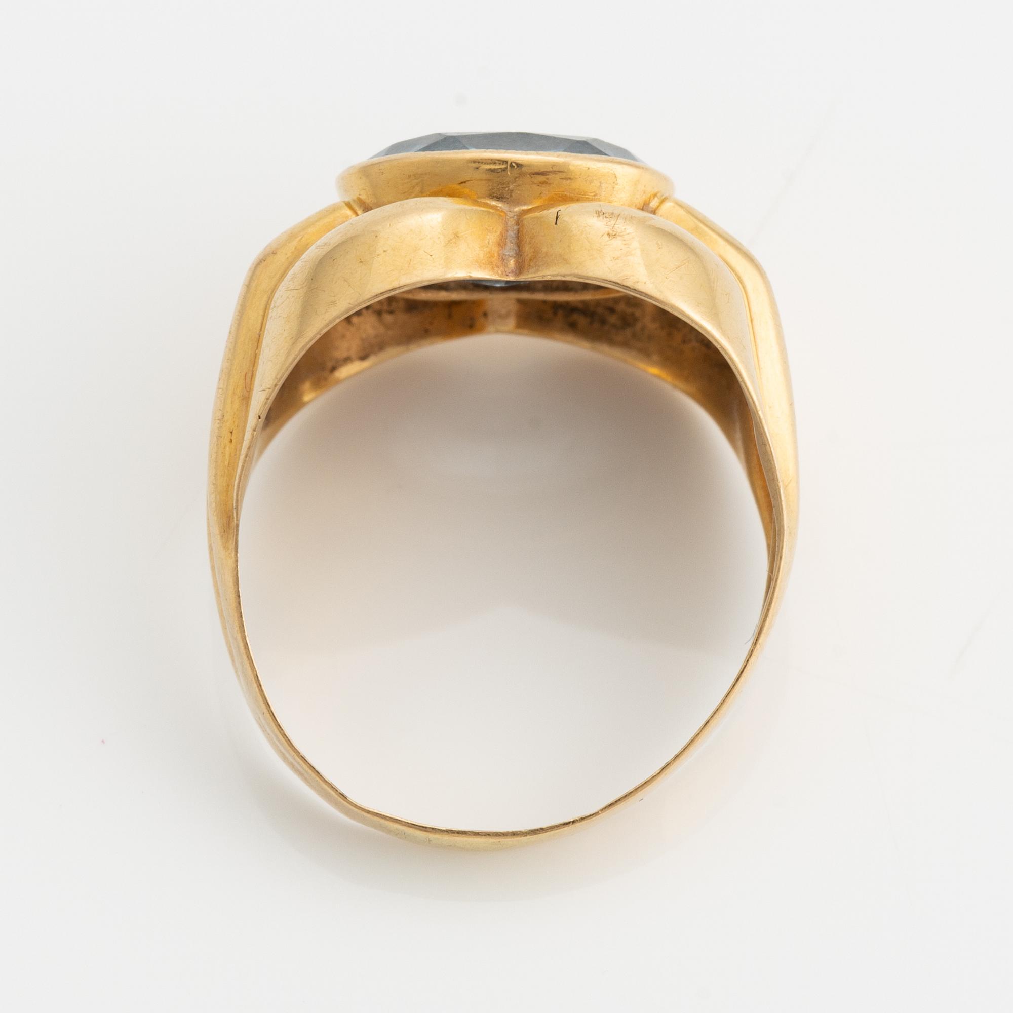 Ring, 18K guld med syntetisk blå spinell.