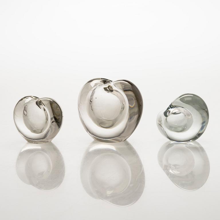 Timo Sarpaneva, Three glass objects "Heart". signed Timo Sarpaneva.