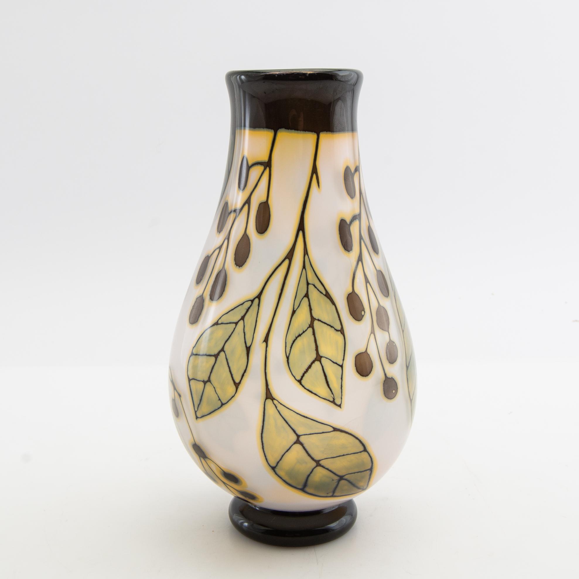 Eva Englund, a graal vase, Orrefors Gallery, 1986.