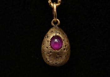PENDANT 56 gold, synthetic ruby. Russia, early 1900. Weight 6,6 g.