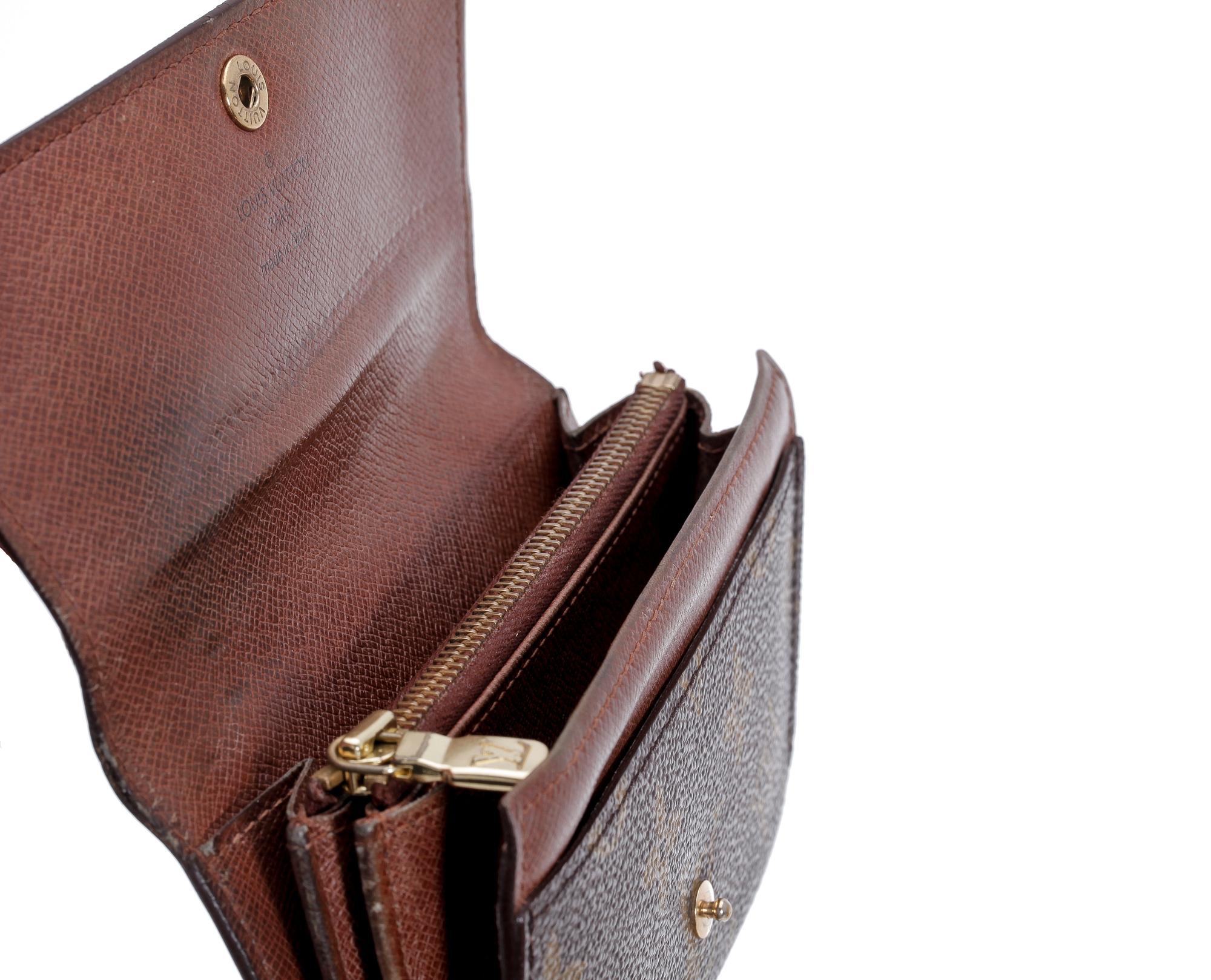 A monogam canvas purse by Louis Vuitton, model "M61735".