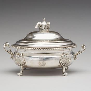 Peter Archambo II och Peter Meure, terrin, silver, London 1753. Rokoko.