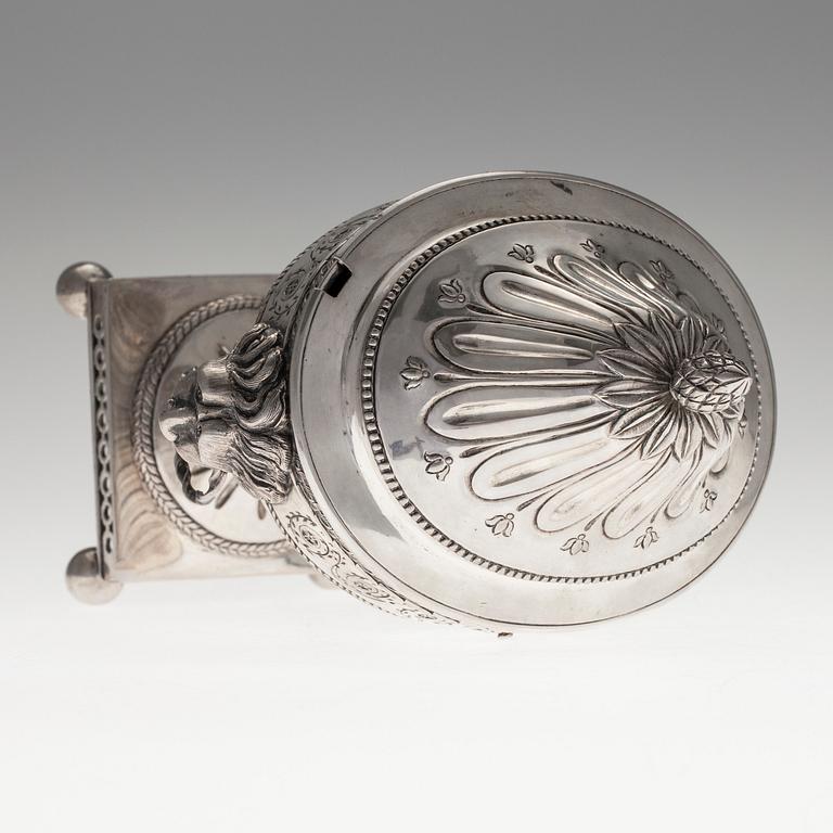 SOKERIKKO, hopeaa Stralsund 1700 l. loppu. Leimattu GJD. Korkeus 26,5 cm. Paino 833 g.