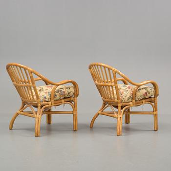 A set of sofa, easy chairs and table in four parts, late 20th century.