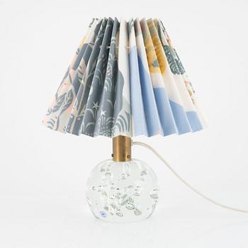 Josef Frank, bordslampa, modell 1819, Reijmyre Glasbruk för Firma Svenskt Tenn.