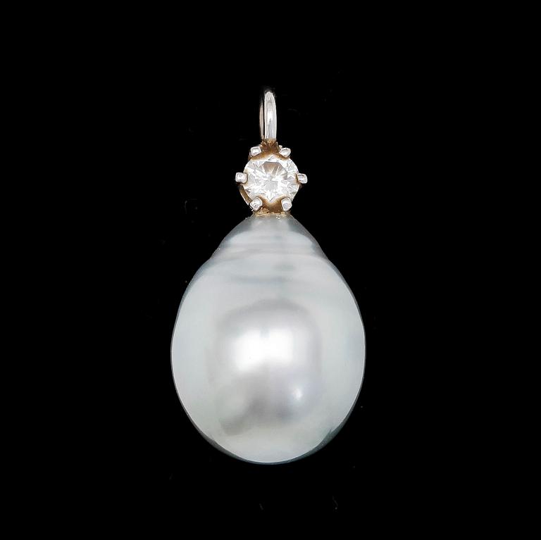 PENDANT, grey cultured South sea pearl, 10,4 mm, with brilliant cut diamond, app. 0.08 cts.
