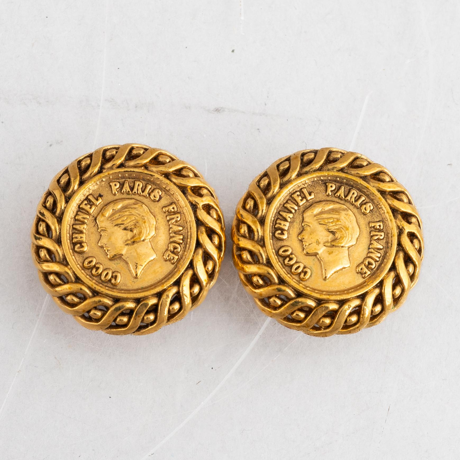 Chanel, earrings, a pair.