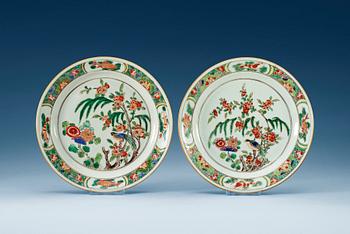 1379. A pair of famille vert dishes. Qing dynasty, Kangxi (1662-1722).