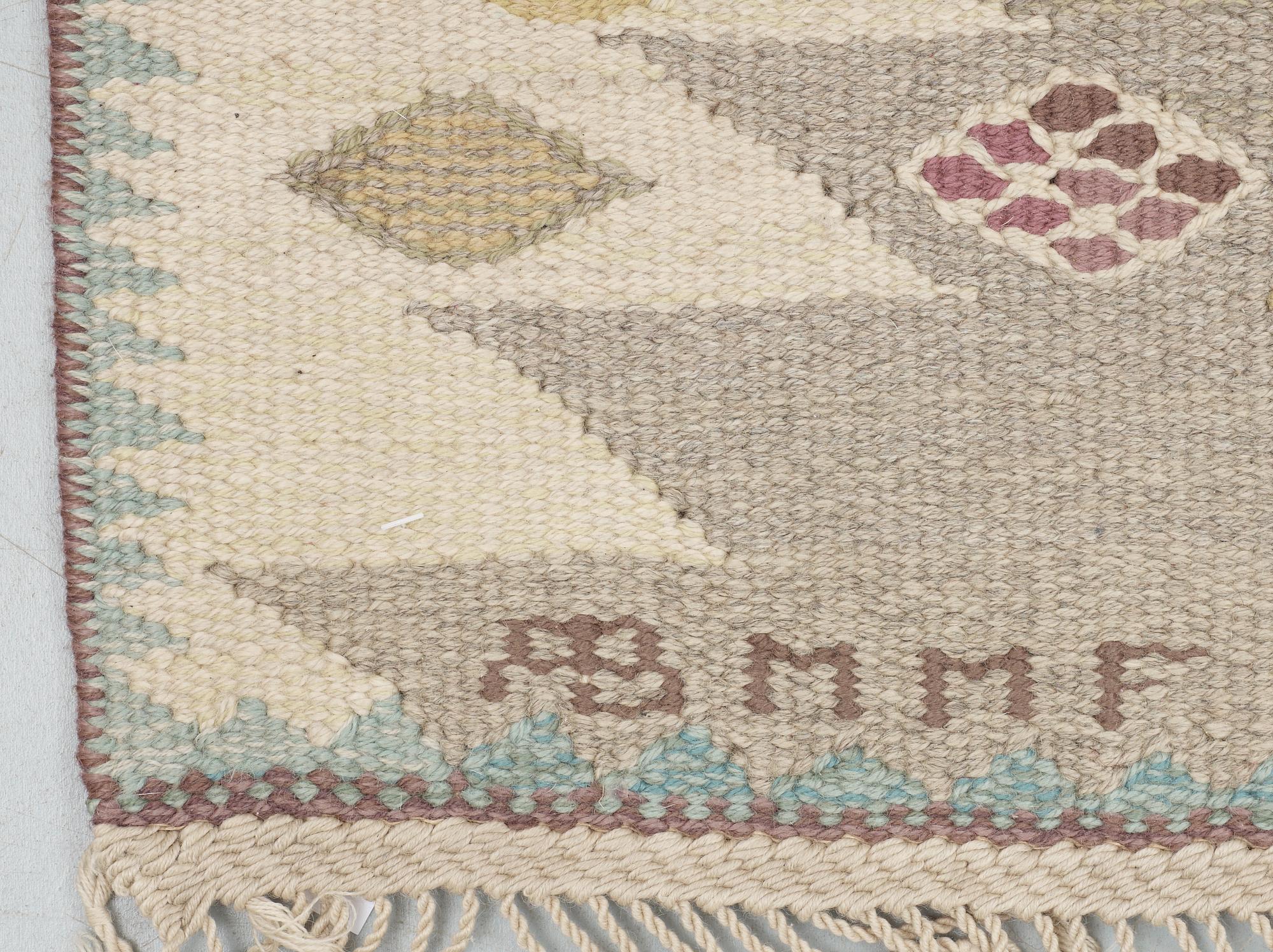 CARPET. "Tånga, ljus". 236 x 175,5 cm. Gobelängteknik (tapestry weave). Signed AB MMF BN.