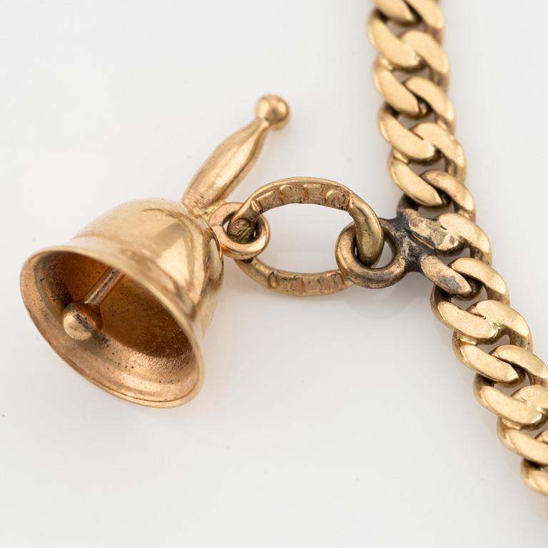 Bracelet 18K gold with charms.