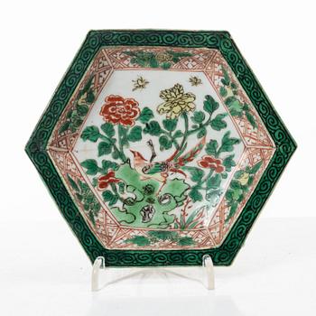 Skålfat, tre stycken, porslin. Kina, 1600-tal.