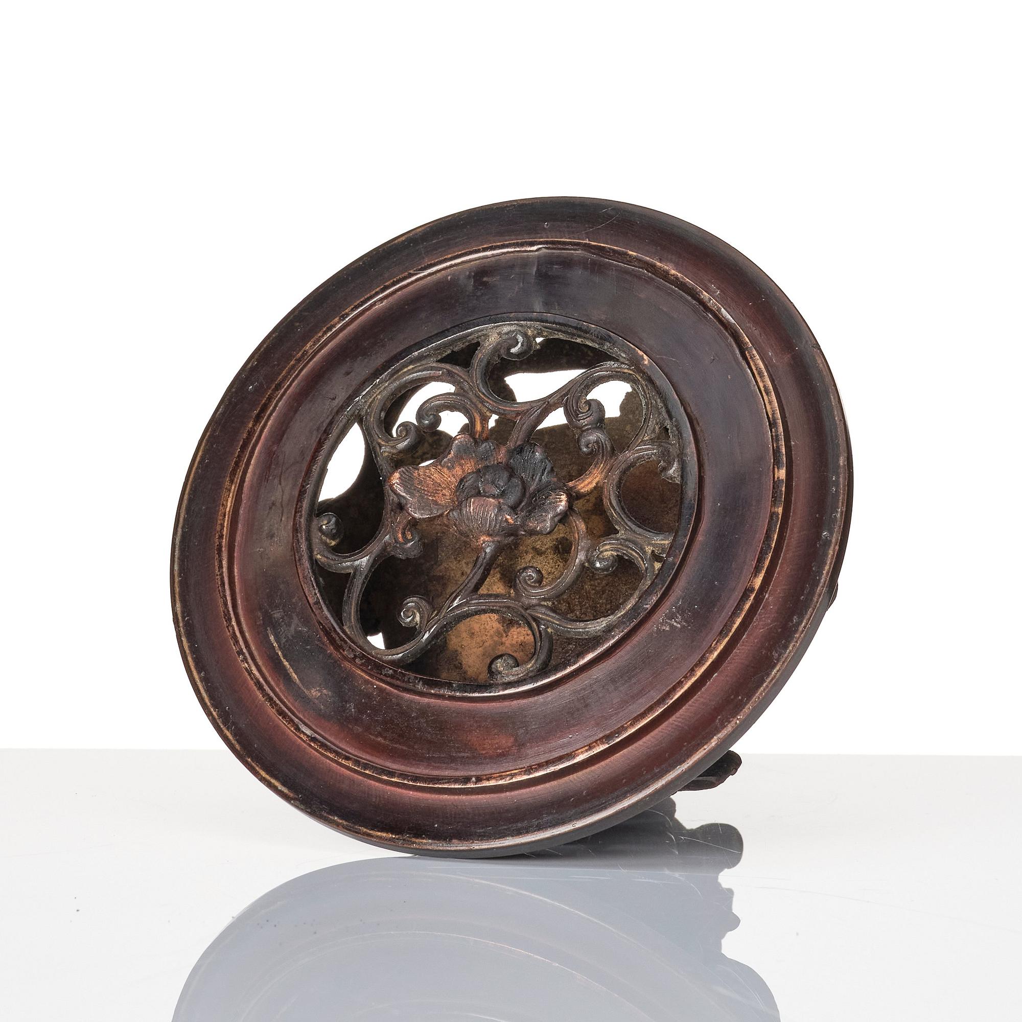 Rökelsekar med lock och insats, brons. Japan, 1800-tal.