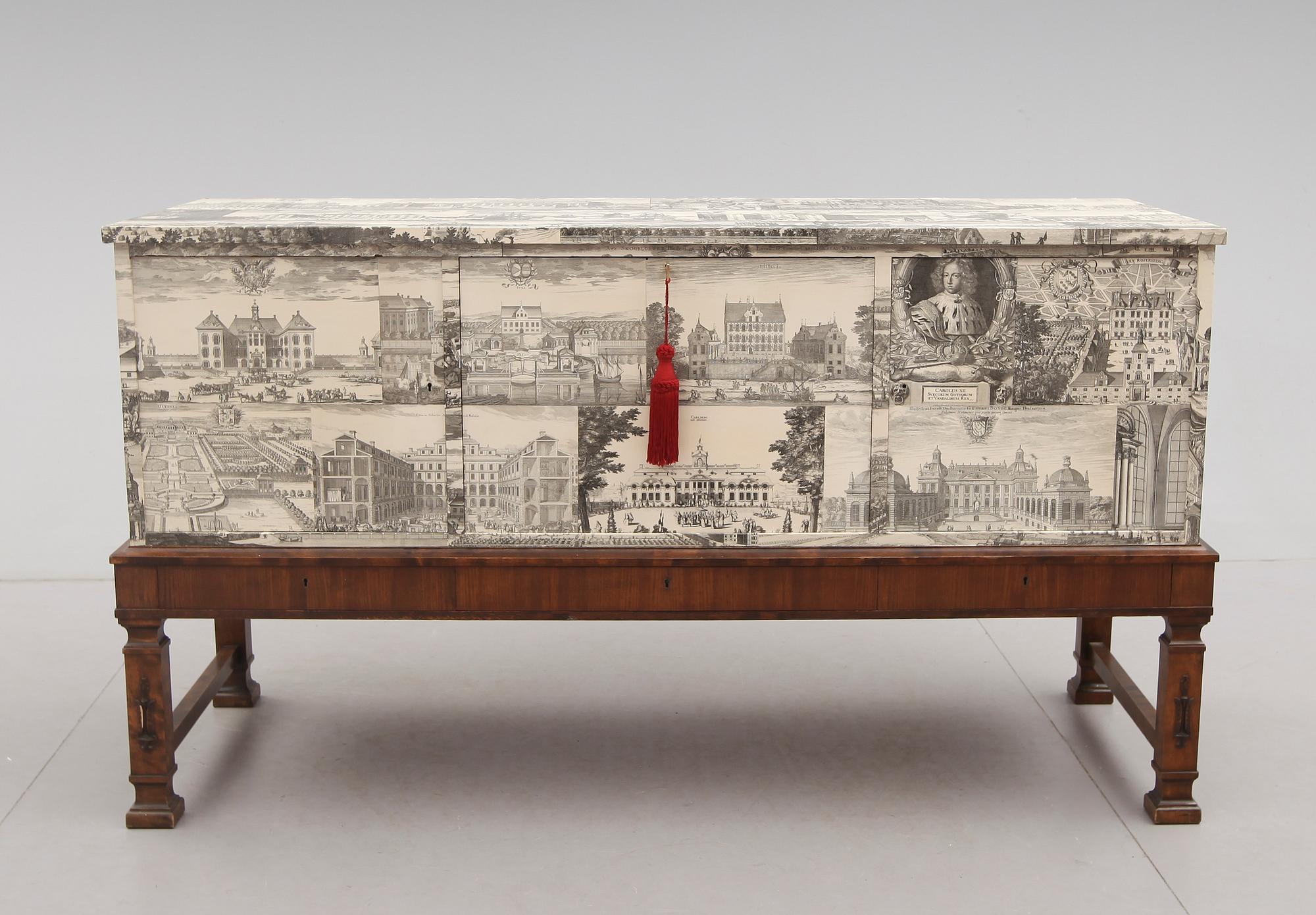 SIDEBOARD. 1900-talets första hälft.