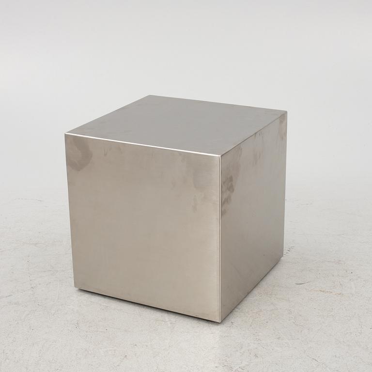 Giorgio Cattelan, a "Dadox Pouf", Cattelan Italia, post 1990.