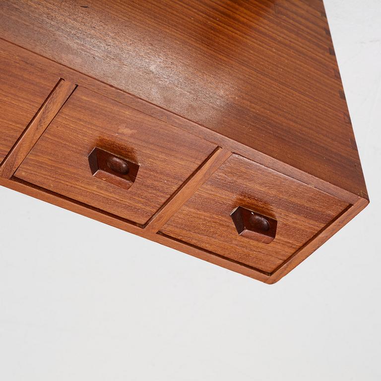 Uno & Östen Kristiansson,  hallmöbel/spegel med hylla, 1960/70-tal.