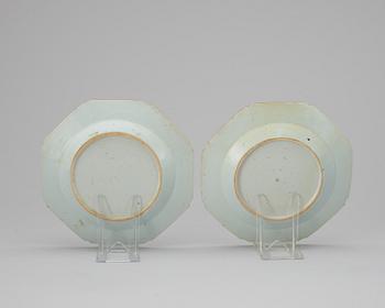 A pair of polychrome and gilded plates. Qing dynasty, Qianlong (1736-95).
