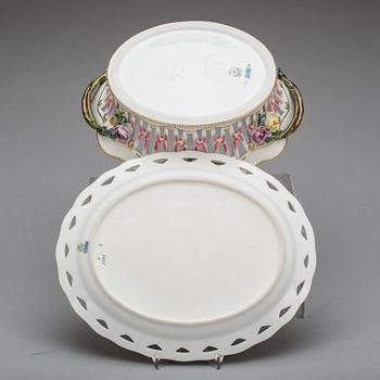 GALLERSKÅL MED FAT, porslin. Royal Copenhagen.