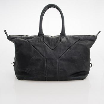 Yves Saint Laurent, a 'Easy Y Tote' bag.