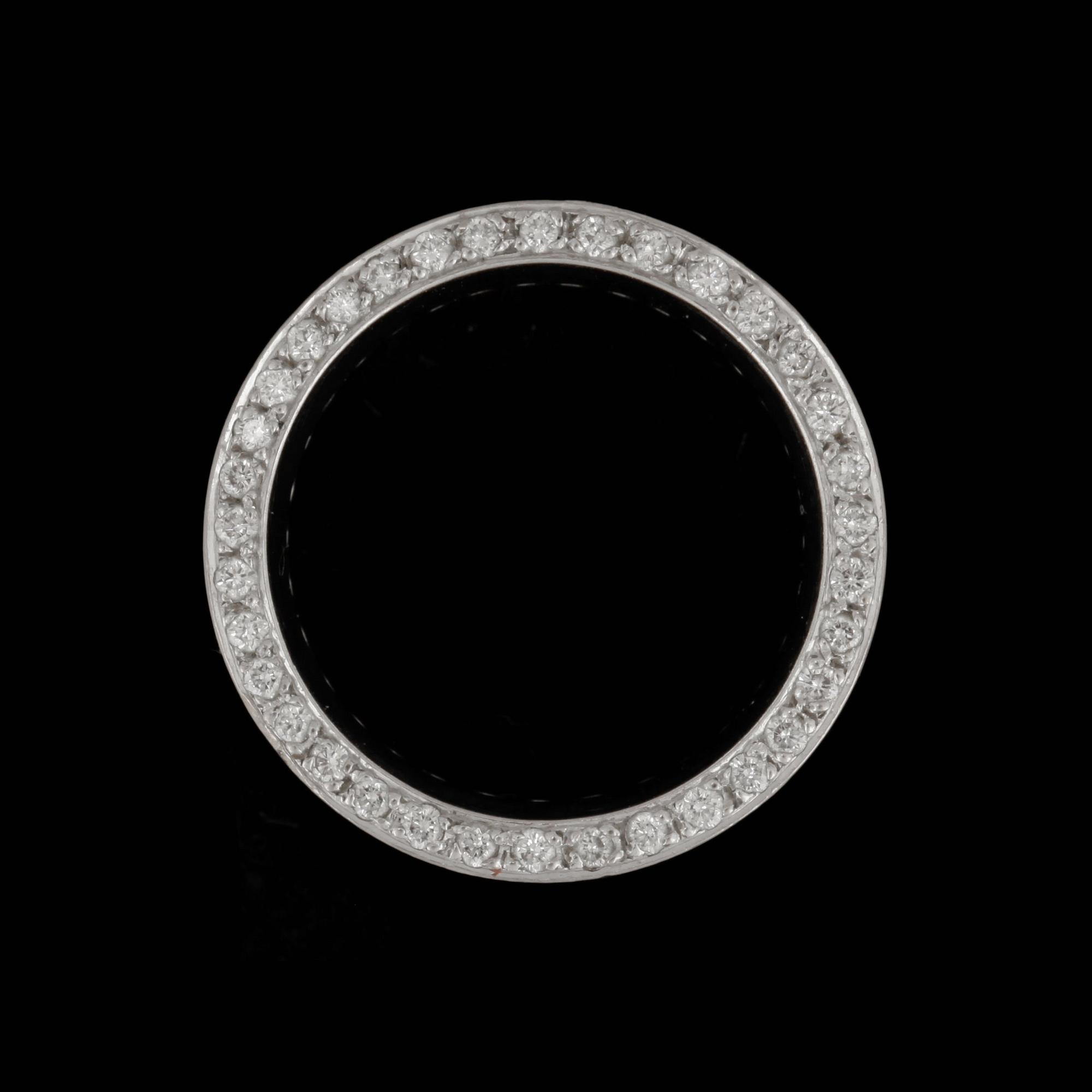 RING, helallians, med briljantslipade diamanter totalt ca 1.00 ct.