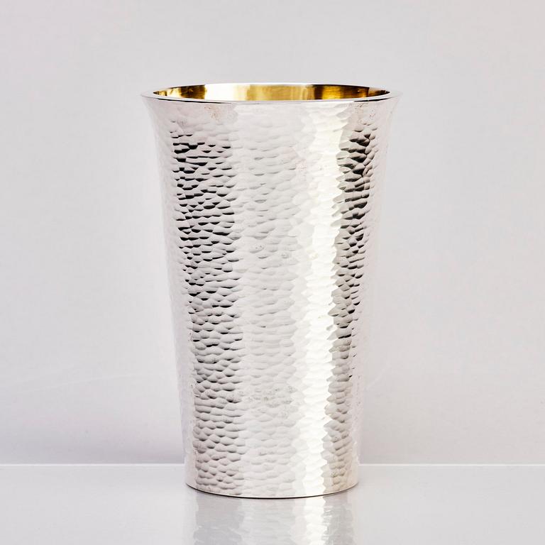 Atelier Borgila, a sterling silver vase and six small beakers, Stockholm 1963 and 1987.