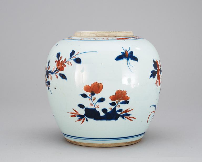 An imari jar. Qing dynasty, 18th century.