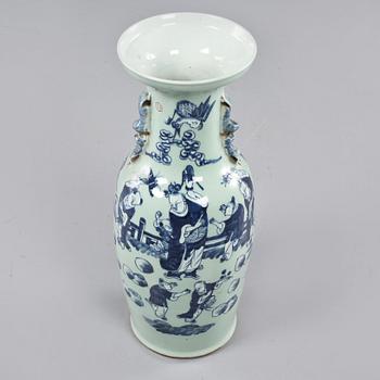 URNA, porslin, Kina, 1800-talets andra hälft.