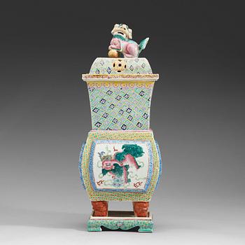 A large porcelain censer with cover and stand, Qing dynasty, 19th Century.